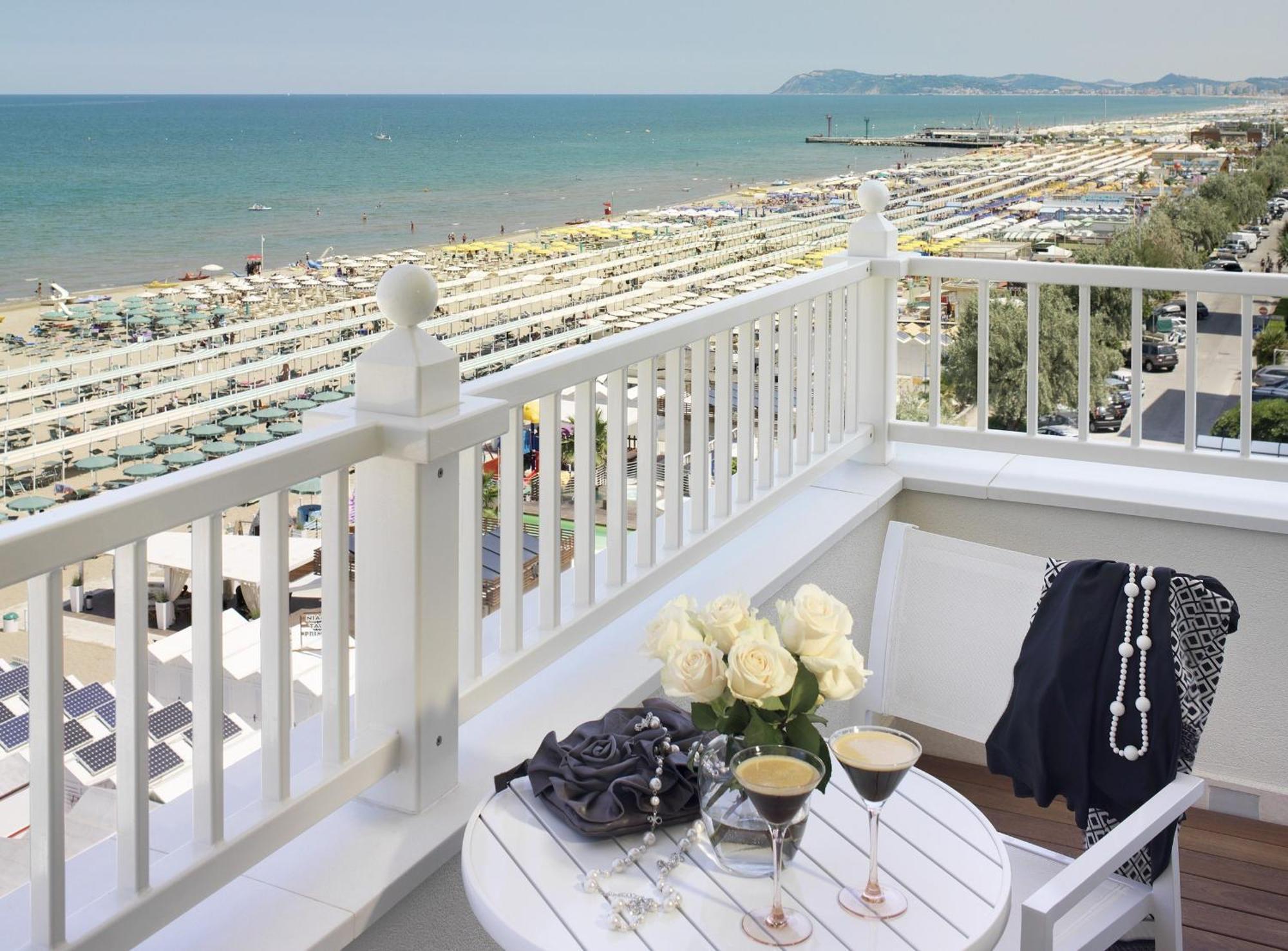 Hotel Tiffany'S Riccione Luaran gambar